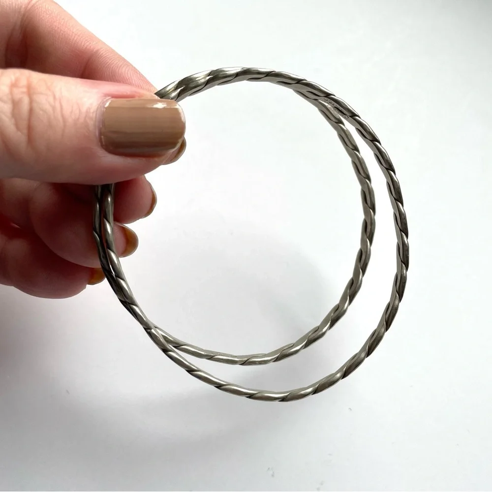 Pair of vintage unmarked sterling? flat twist link Mexico bangle bracelets